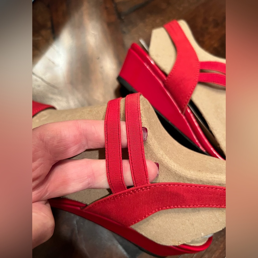 Life Stride - New In Box - 8 Wide - Yolo Red Wedge Sandle - Picture 8 of 10